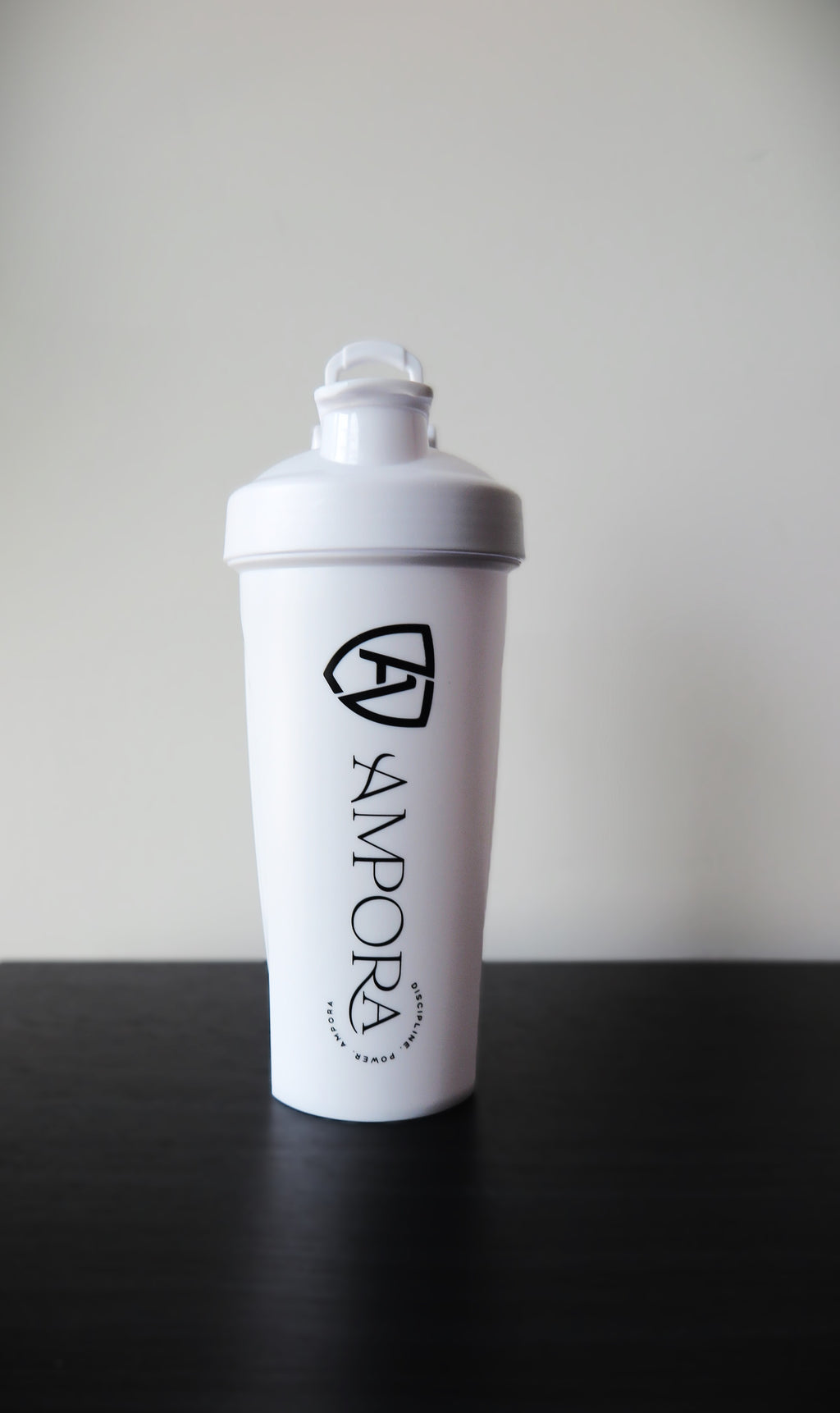 Ampora 600ml Premium Shaker Wit – met Shakerbal